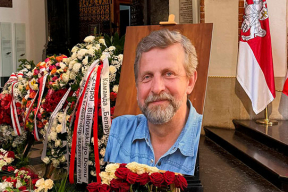 «Якую вялікую спадчыну ён нам пакінуў». У Варшаве развіталіся з Аляксандрам Мілінкевічам